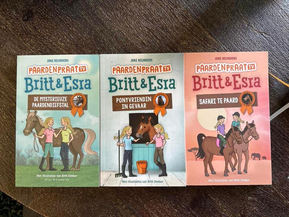 3x Paardenpraat TV Britt & Esra boeken, Boeken, Ophalen of Verzenden, Gelezen, Fictie