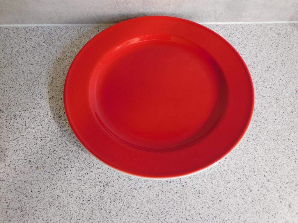 Bord 19,5 cm. Rood Dibbern Schönwald Germany, Huis en Inrichting, Keuken | Servies, Ophalen of Verzenden, Zo goed als nieuw, Bord(en)