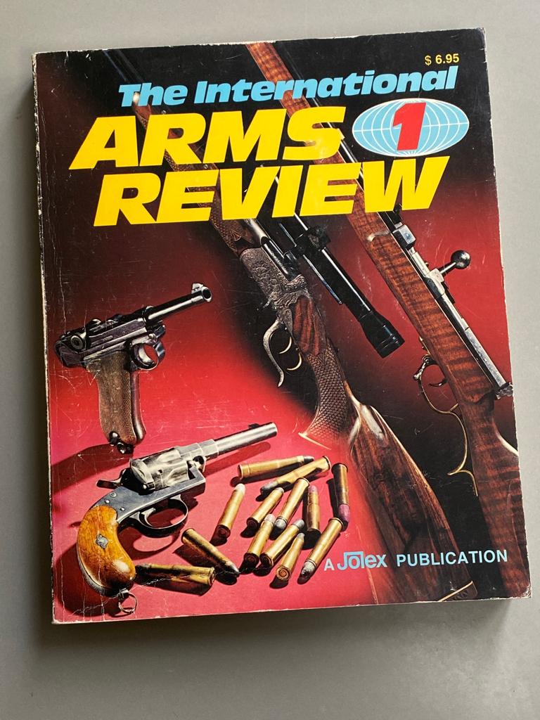 The international Arms Review no. 1, Ophalen of Verzenden, Overige soorten, Nederland, Boek of Tijdschrift