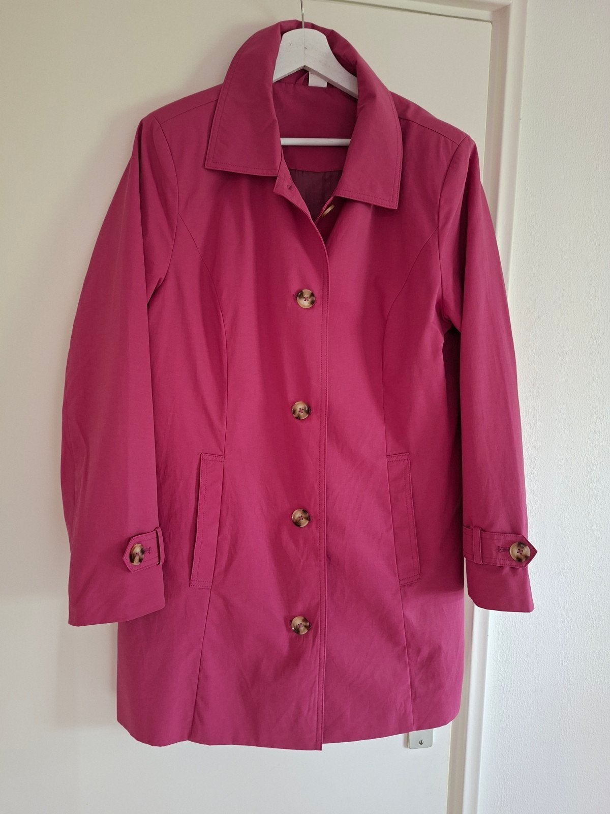 NIEUW! Gevoerde cyclaam kleurige trenchcoat, maat 44, Ophalen of Verzenden, Nieuw, Maat 42/44 (L), Overige kleuren