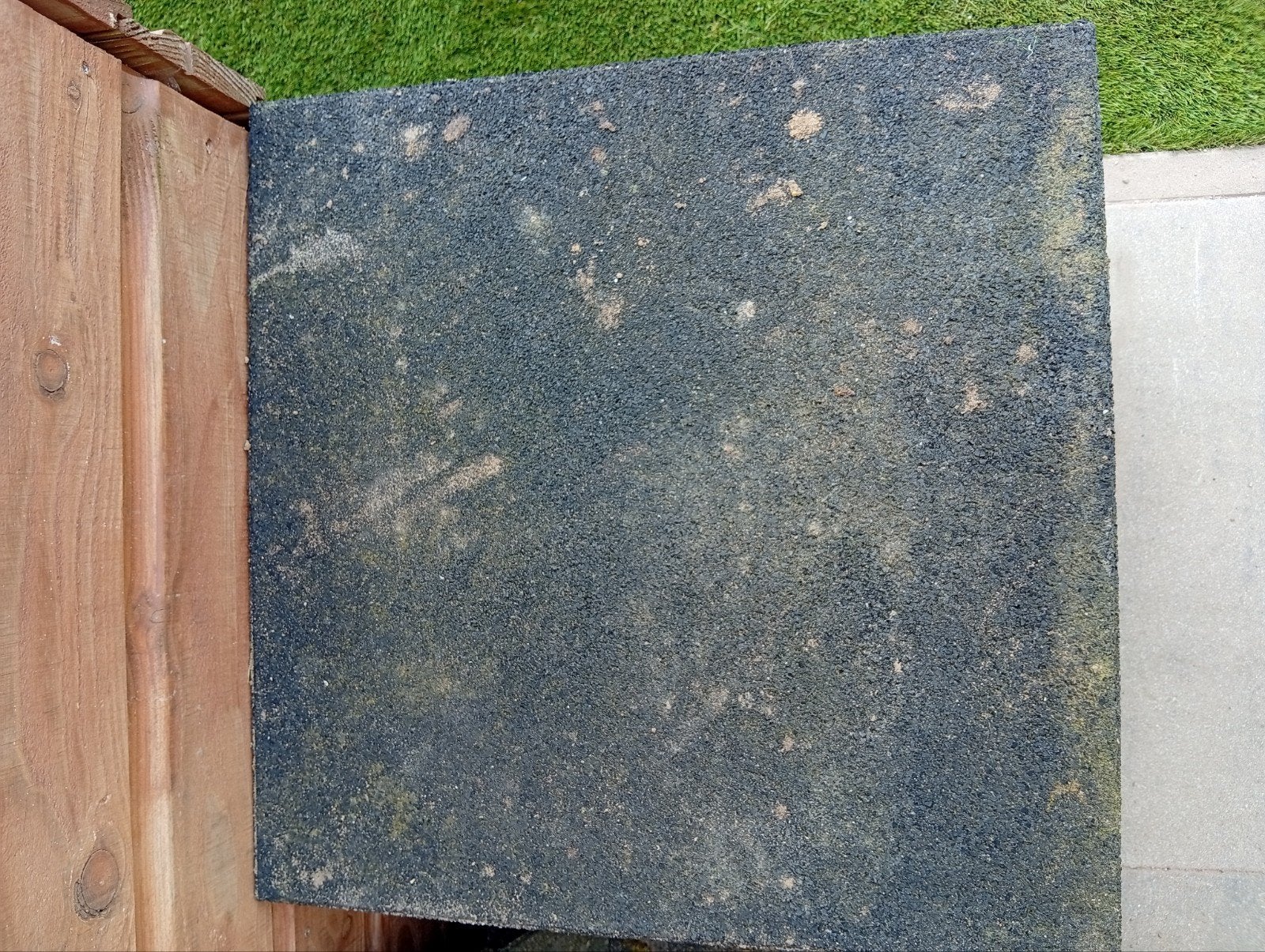 Rubber tegels, 18 stuks, 4,5 m2. 50x50x2,5 cm, 3 jaar oud, Ophalen, Gebruikt, Overige typen, Rubber