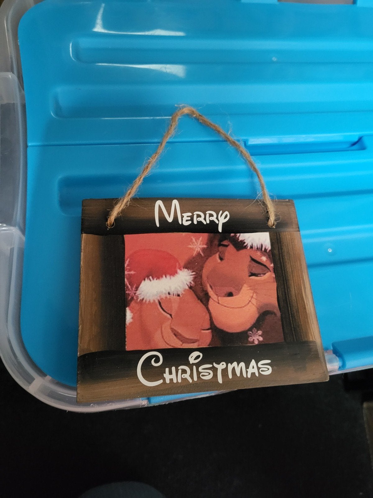 Kerst hanger disney lion king merry christmas, Verzamelen, Ophalen of Verzenden, Leeuwenkoning of Jungle Boek, Zo goed als nieuw
