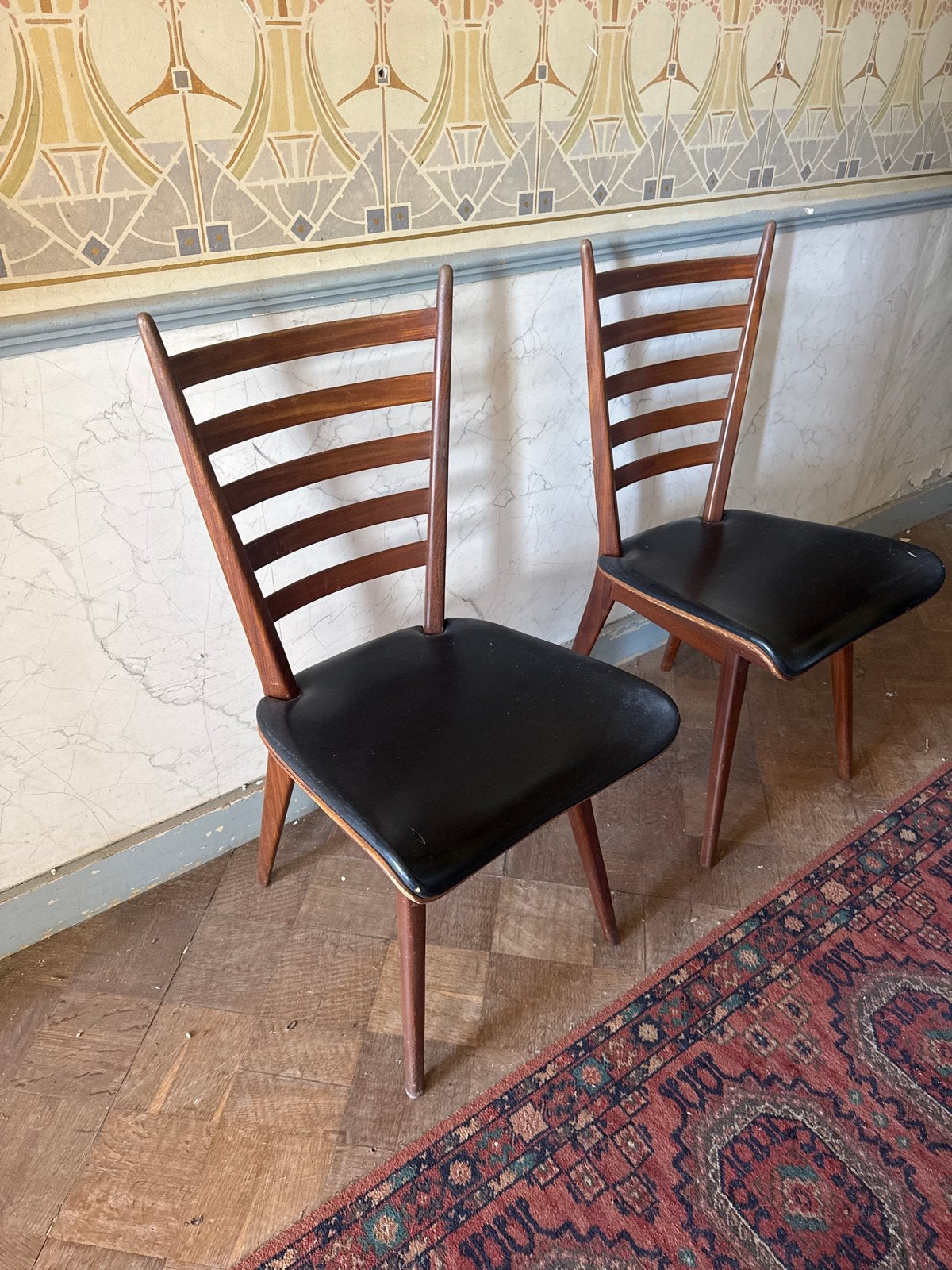 Set van 2 vintage stoelen - Teak en zwart leer, Antiek en Kunst, Ophalen