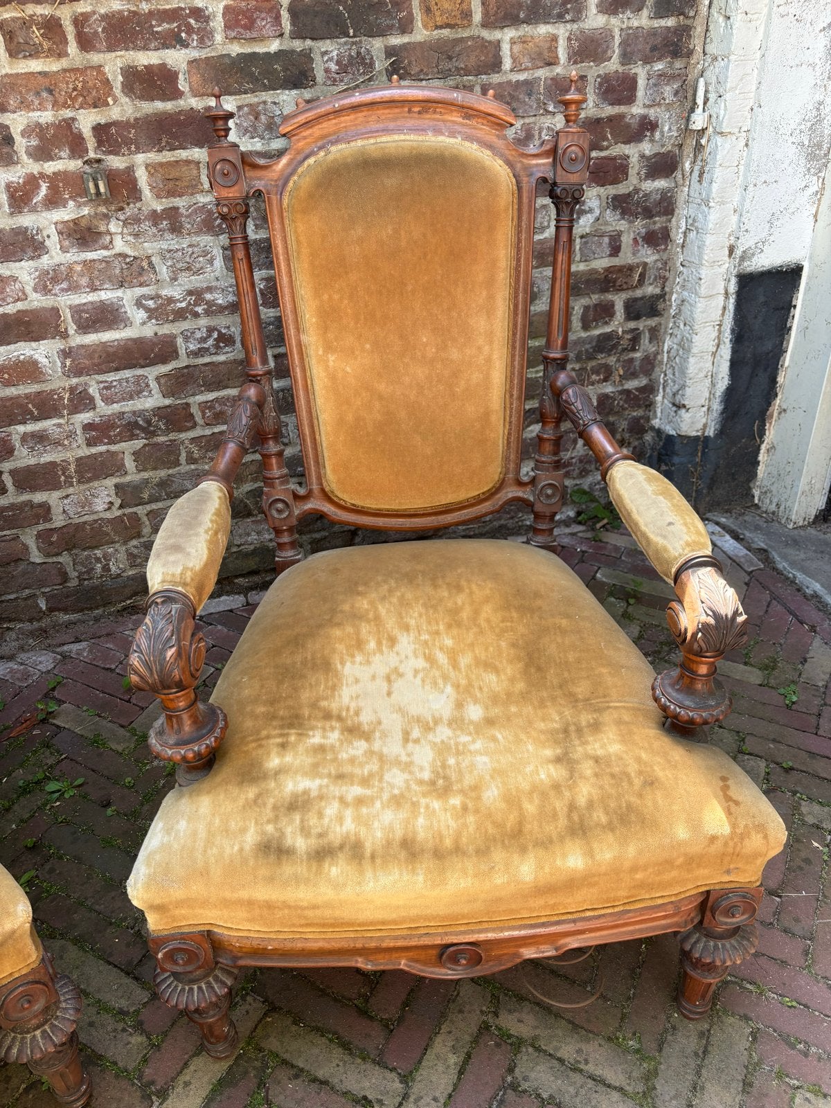 Antieke fauteuils (2 stuks) met geel velours bekleding, Ophalen