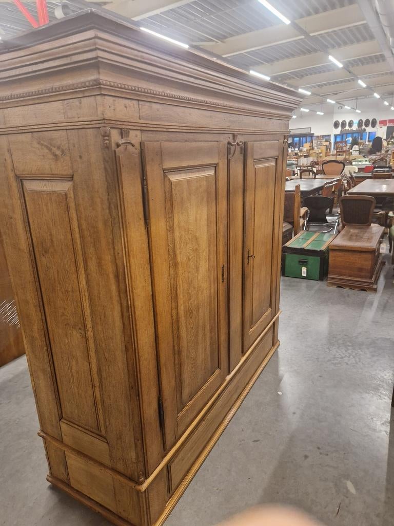 Franse eikenhouten kast rond 1820/40, Ophalen