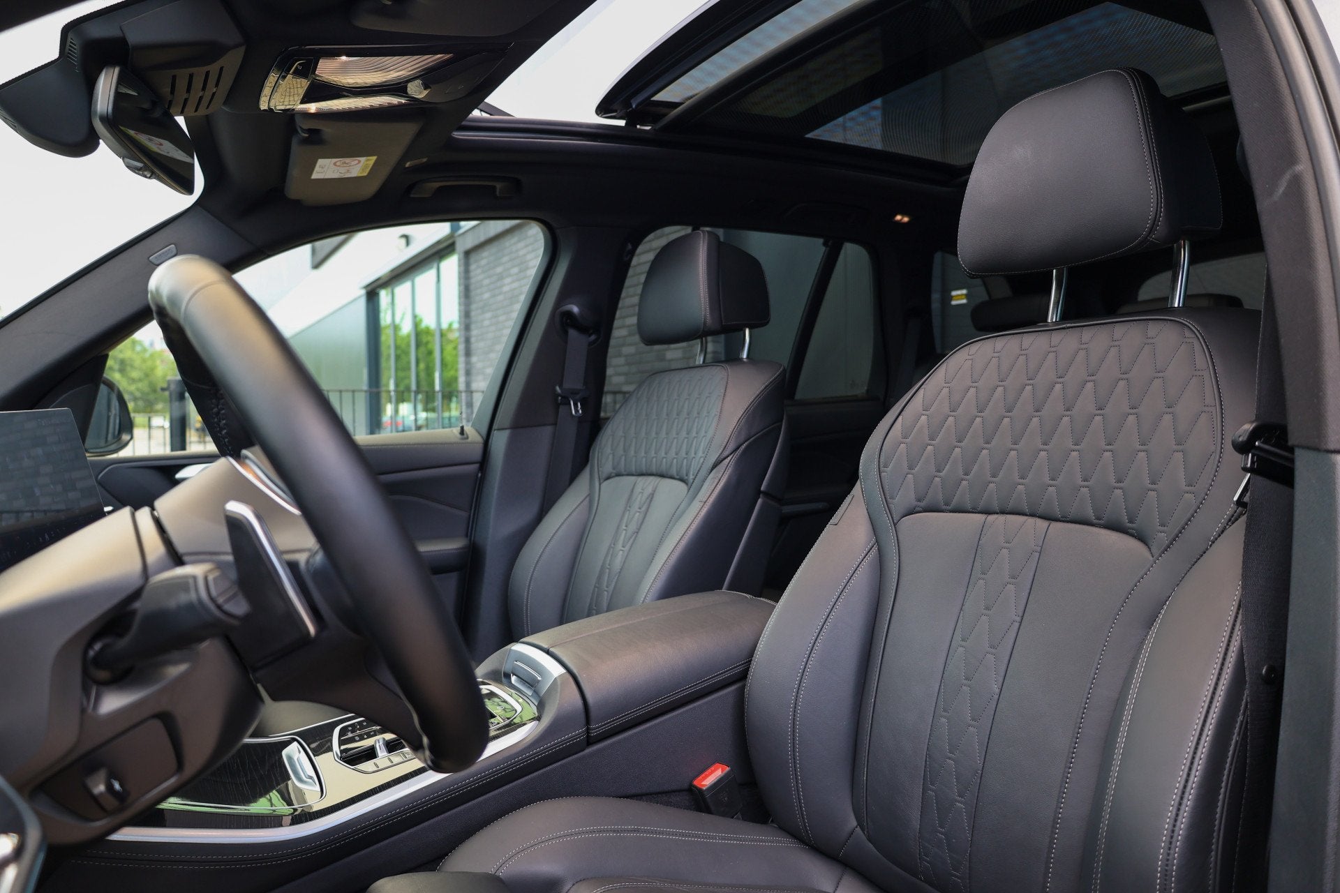 Foto 5 van BMW X5 xDrive50e | BTW | SKYLOUNGE | 22 INCH | COMFORTSTOELE
