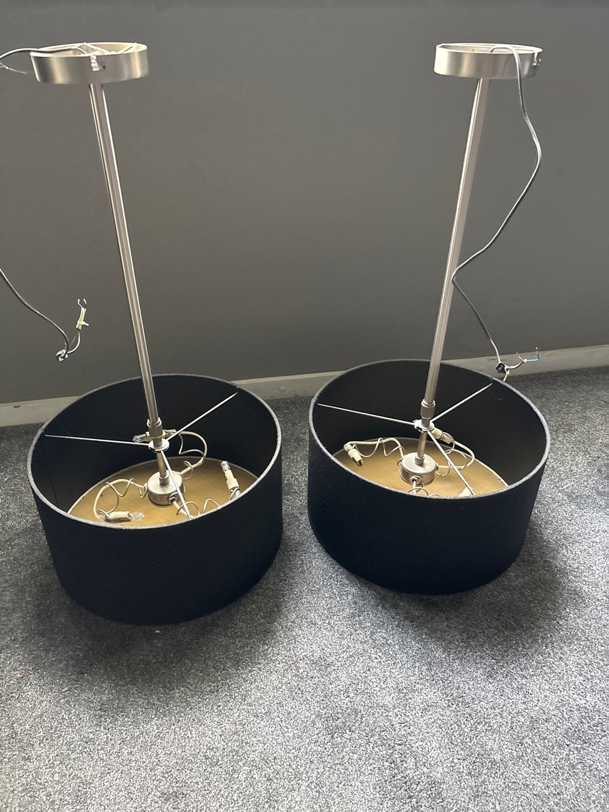 Set van 2 moderne hanglampen met zwarte kappen, Ophalen, Gebruikt, Metaal, E14 (klein)