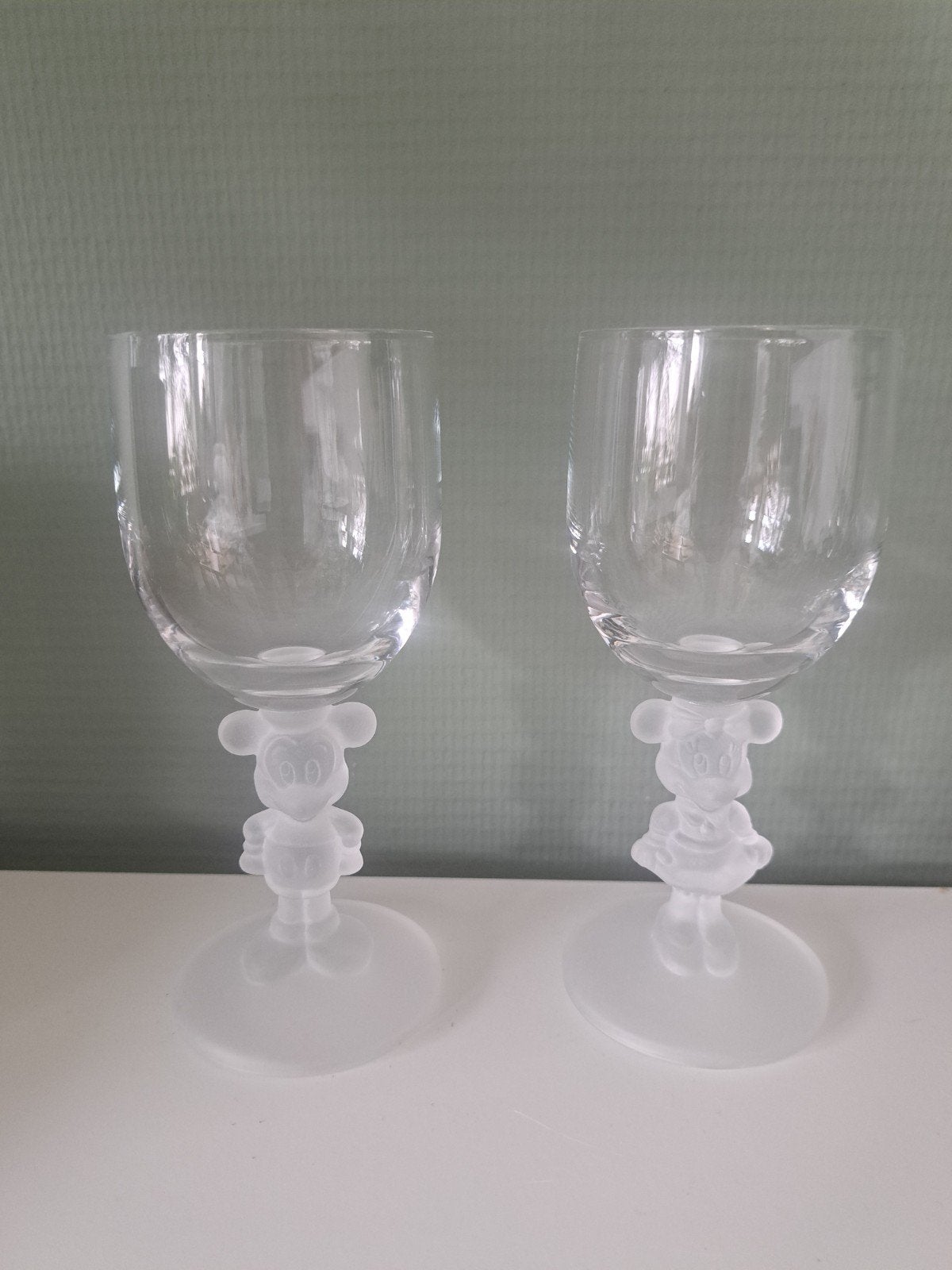 2x (wijn)glazen Mickey en Minnie Walt Disney, Ophalen of Verzenden, Mickey Mouse, Servies