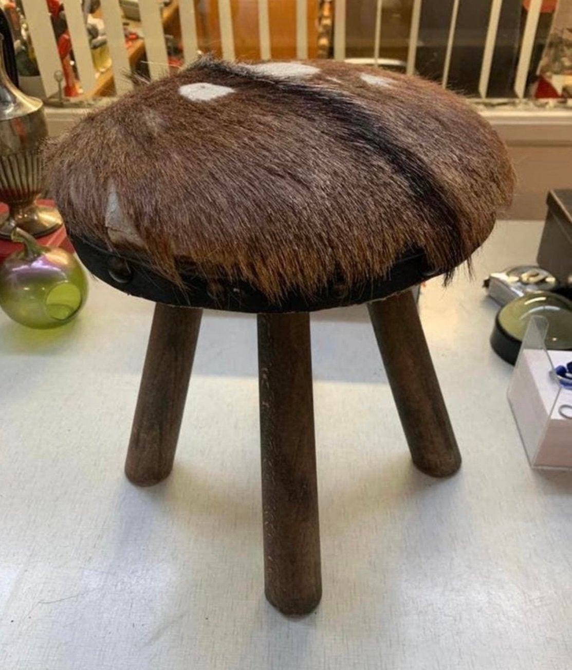 Kruk vintage Franse houten kruk met koeien huid zitting, Ophalen of Verzenden