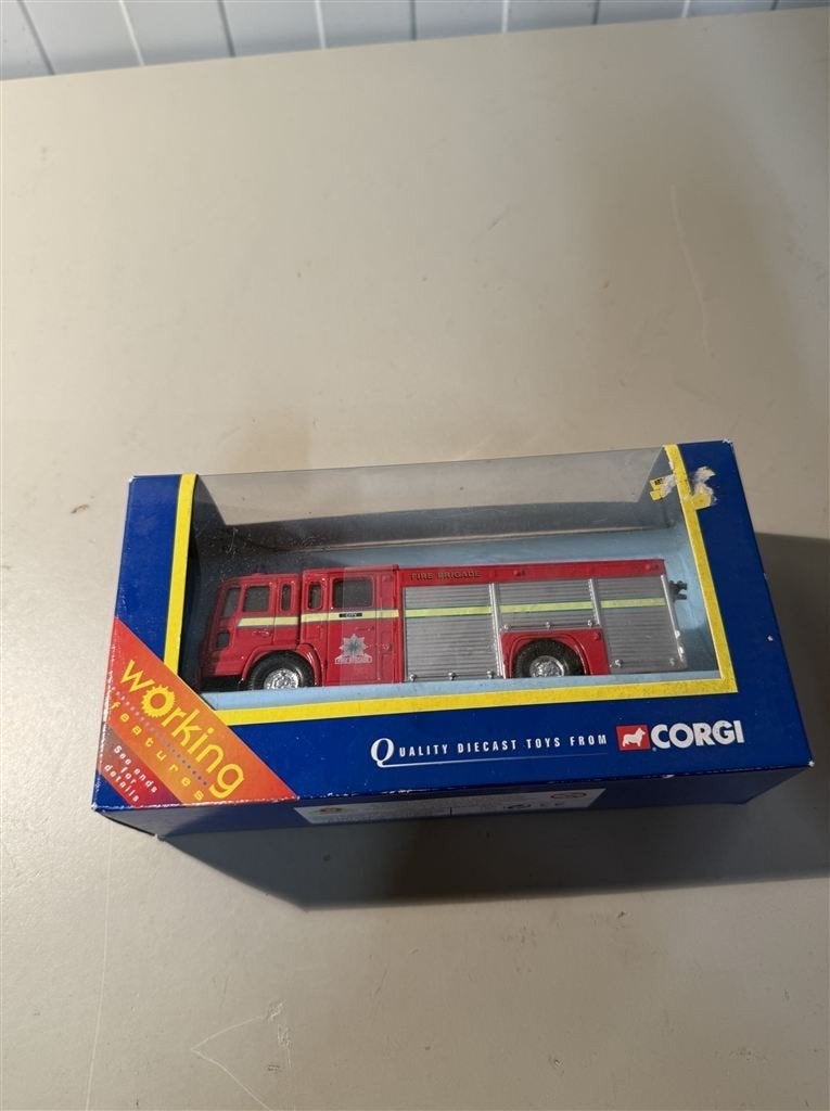 Corgi brandweer wagen in doosje, Ophalen of Verzenden, Zo goed als nieuw, Auto