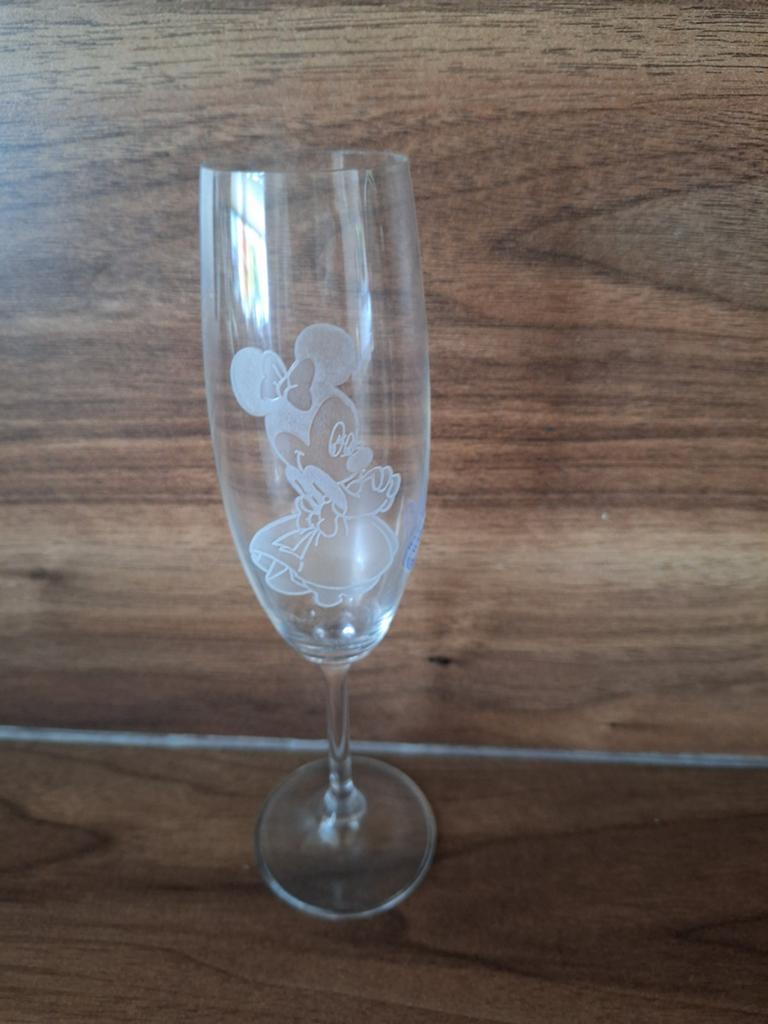 Kristallen Minnie Mouse champagneglas - Handgemaakt Tsjechië, Ophalen of Verzenden, Overige figuren, Zo goed als nieuw, Servies