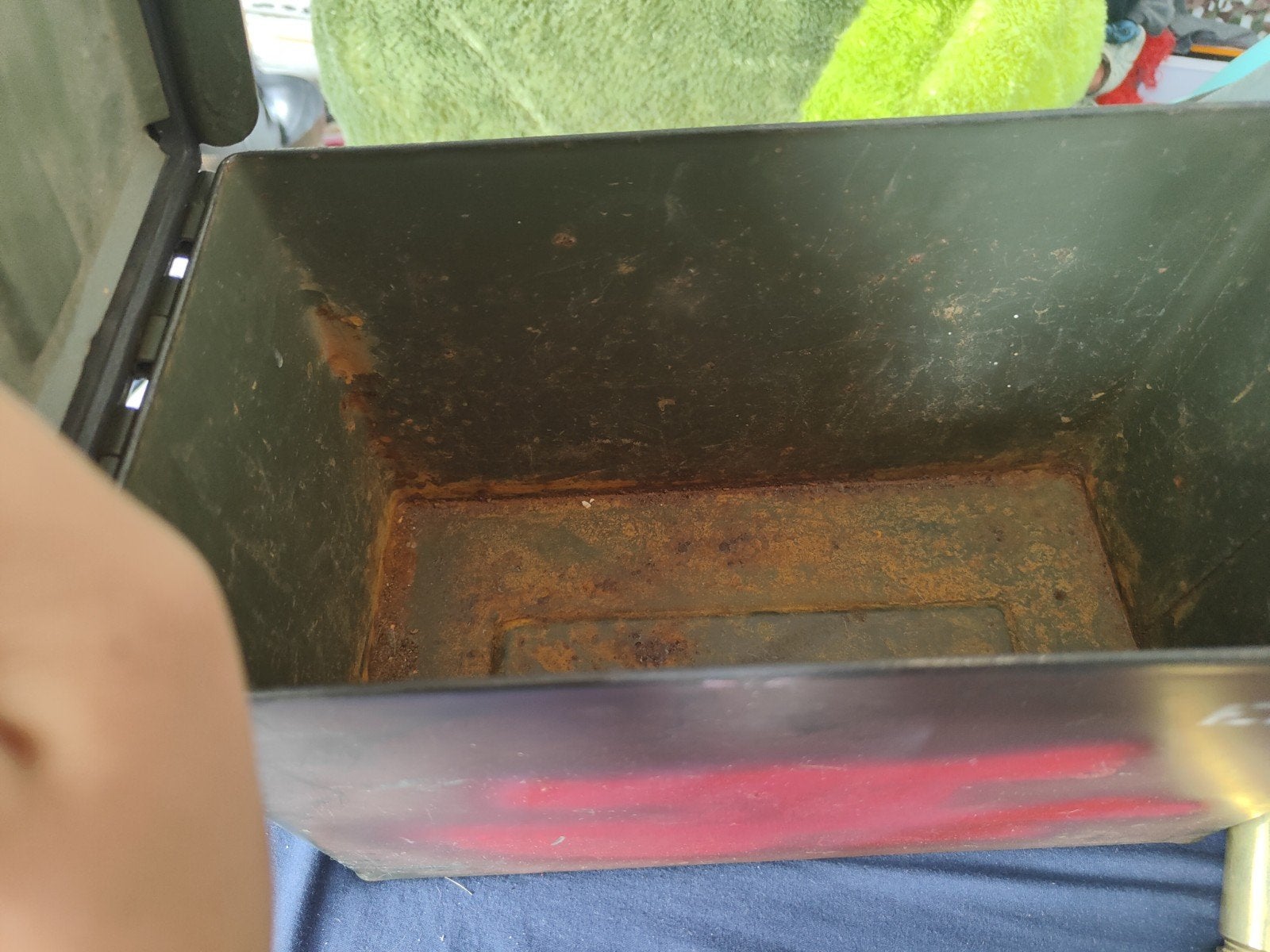 Militair verzamelpakket: veldfles, hulzen, embleem, kist, Verzamelen, Ophalen of Verzenden