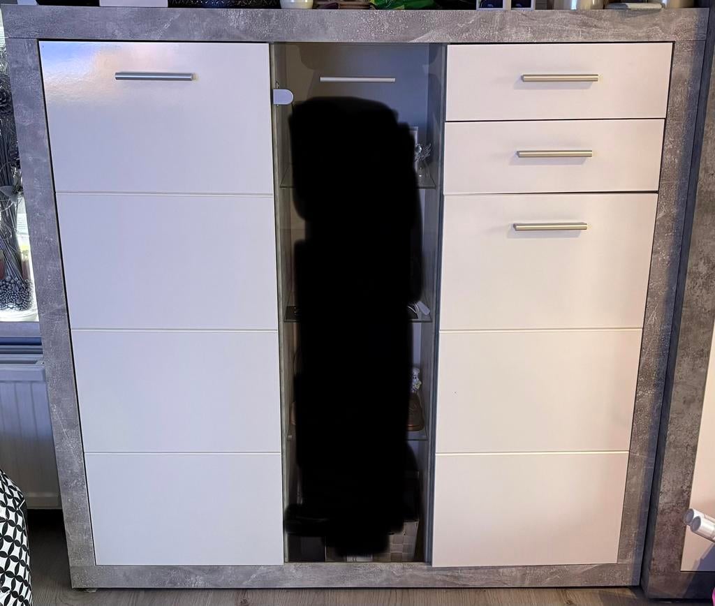 Moderne dressoir met lades en glazen vitrine, Huis en Inrichting, Kasten | Dressoirs, Ophalen, 100 tot 150 cm, Zo goed als nieuw