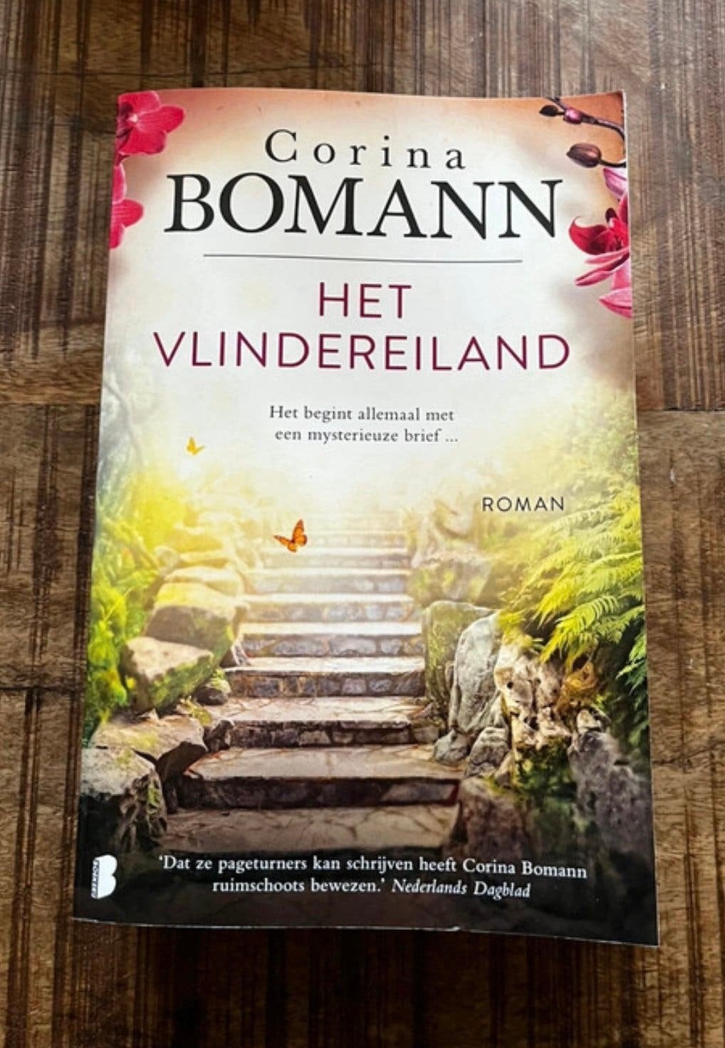 Corina Bomann - Het Vlindereiland, Boeken, Romans, Ophalen of Verzenden, Zo goed als nieuw