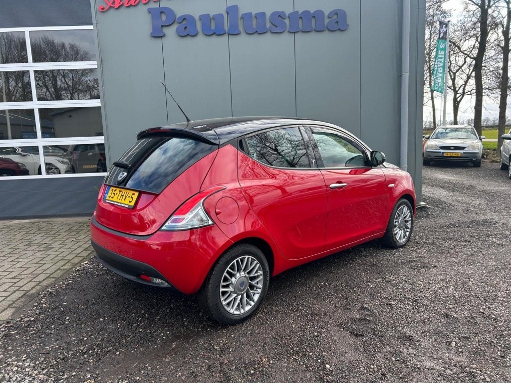 Lancia Ypsilon 0.9 TwinAir Bl.&Red Pdc|Lm-velgen|Airco, Auto's, Voorwielaandrijving, Euro 5, Gebruikt, Origineel Nederlands