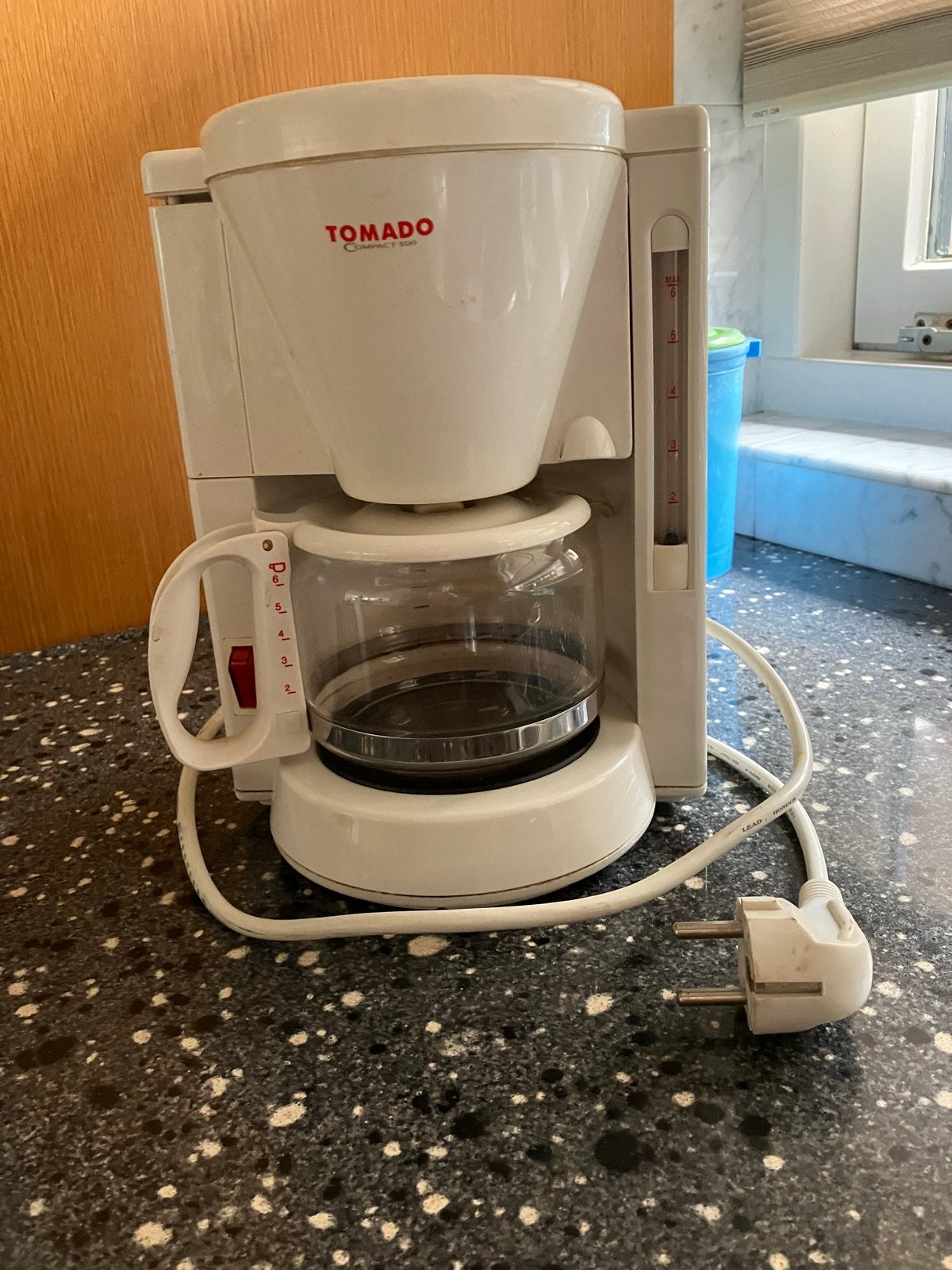 Tomado Koffiezetapparaat - Wit, 600-700W, Ophalen, Gebruikt, Koffiemachine, Gemalen koffie