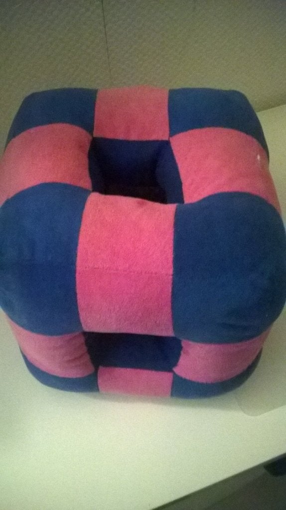 Kubus kussen roze/blauw geblokt, Ophalen of Verzenden, Gebruikt
