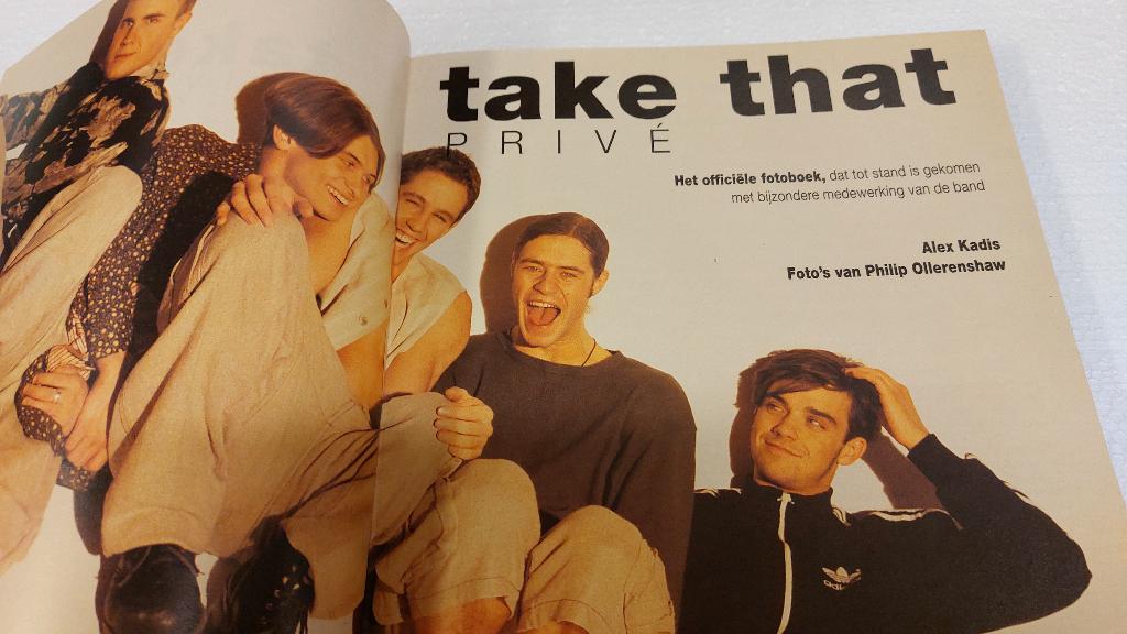Take That BOEK hardback Robbie Williams Gary Barlow, Verzamelen, Verzenden, Gebruikt, Boek, Tijdschrift of Artikel