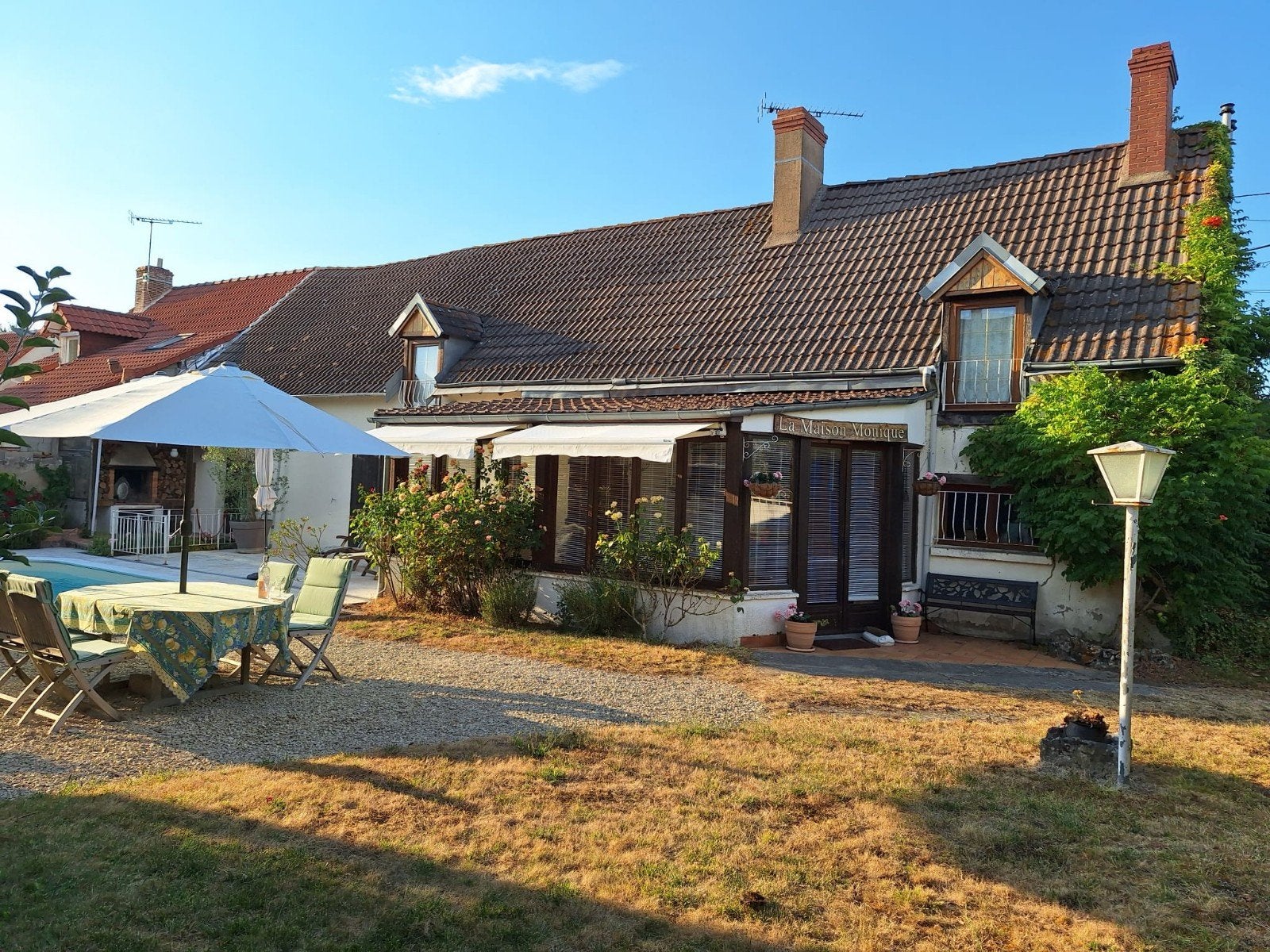 Charmante woning met zwembad te koop in Valençay, Indre 36, Huizen en Kamers, Buitenland, 162 m², Valençay, Frankrijk, Woonhuis