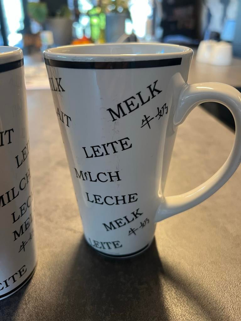 Set van 3 grote Melk Mokken - Diverse Talen, Huis en Inrichting, Keuken | Servies, Keramiek, Ophalen of Verzenden, Zo goed als nieuw