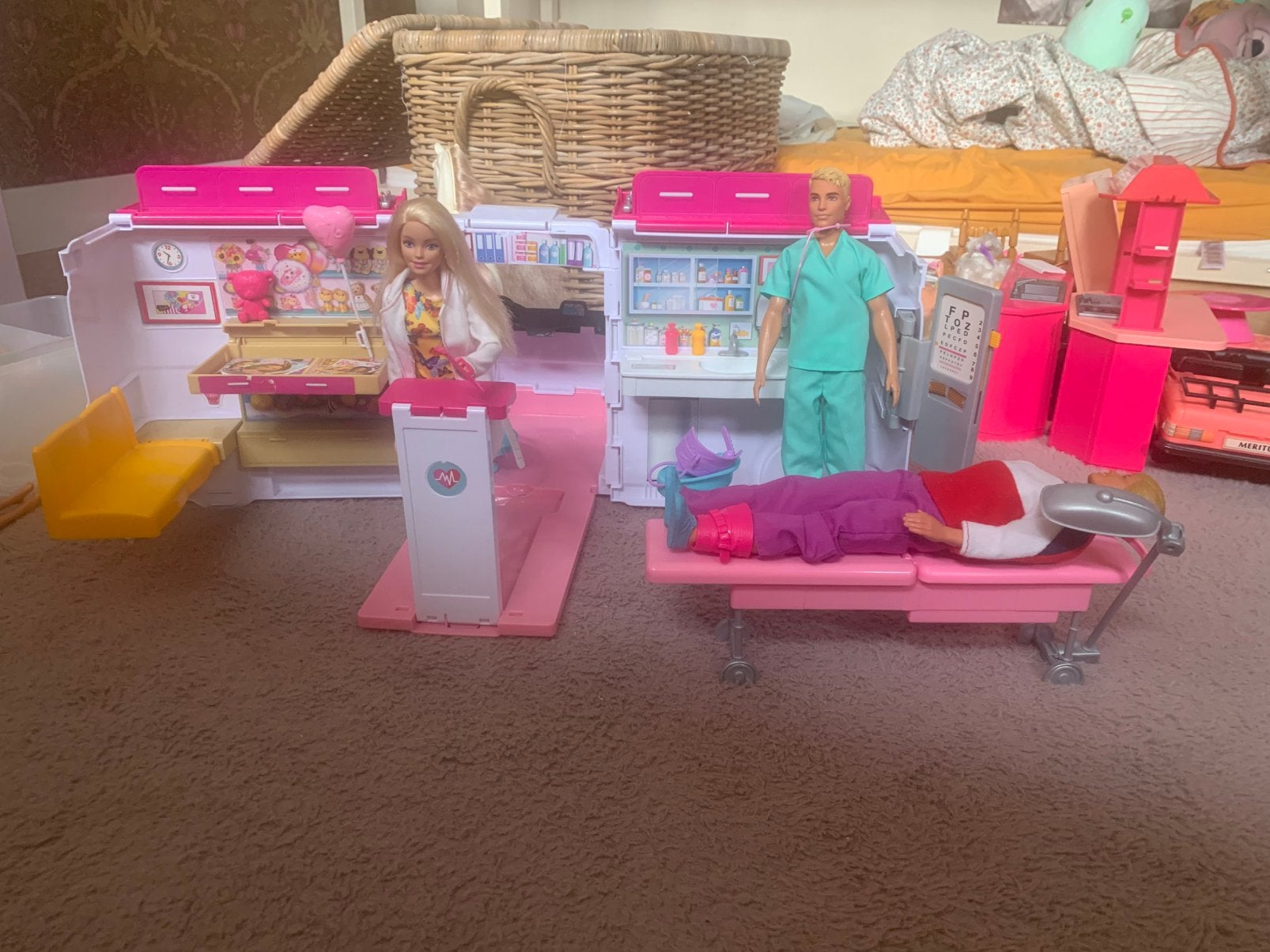 Barbie ambulance, Ophalen of Verzenden, Zo goed als nieuw