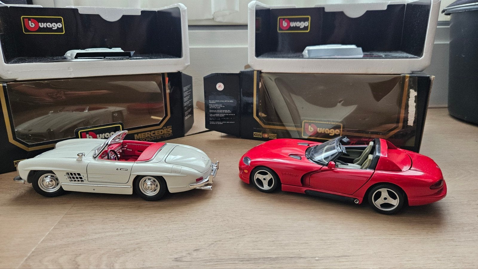 Burago modelauto's: Mercedes 300SL & Dodge Viper, Verzenden, Zo goed als nieuw, Auto, Bburago