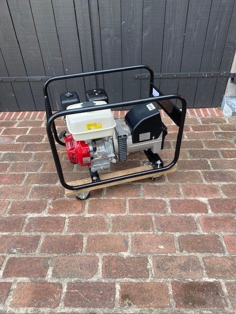 Europower EP4100 aggregaat met Honda benzine motor zgan €750, Ophalen, Zo goed als nieuw, Minder dan 5 kVA, Benzine