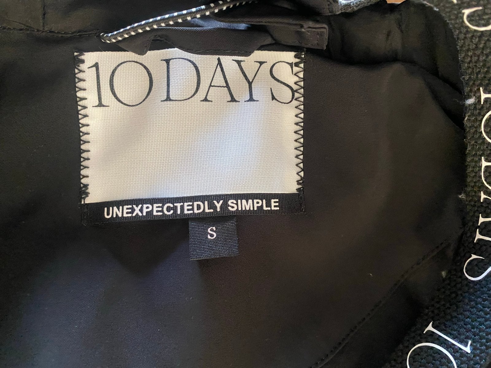 10 DAYS Amsterdam "The Famous" Regenjas Zwart Maat S, Kleding | Dames, Ophalen of Verzenden, Zo goed als nieuw, Maat 36 (S), Zwart