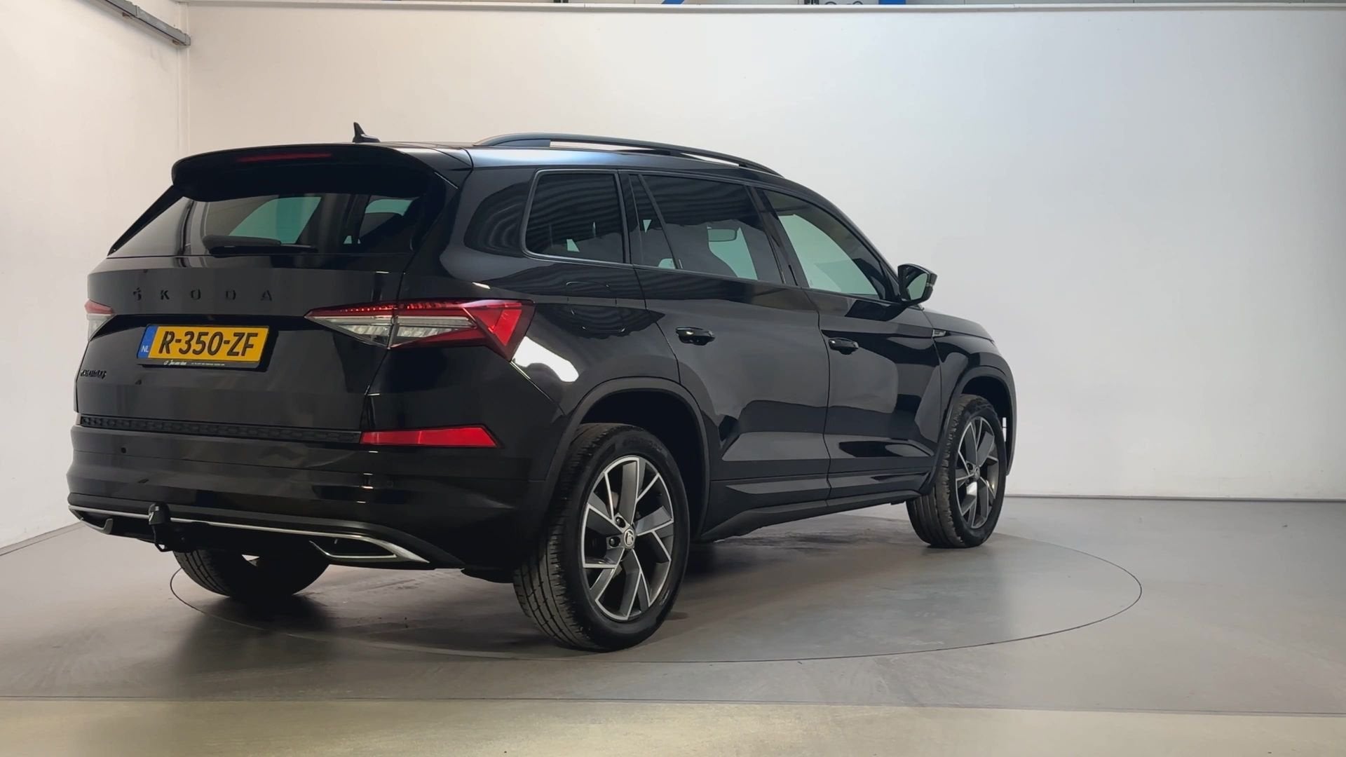 Skoda Kodiaq 1.5 TSI Sportline Business Adaptive Cruise Trek, Auto's, Voorwielaandrijving, Dealer onderhouden, 15 km/l, 4 cilinders