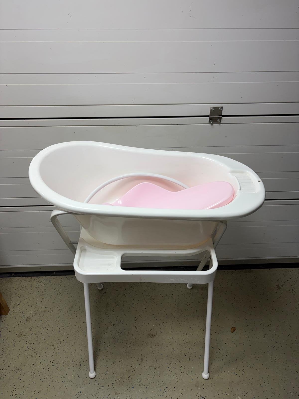 babybadje met standaard en badzitje, Ophalen of Verzenden, Gebruikt, Badje, Bébé-jou