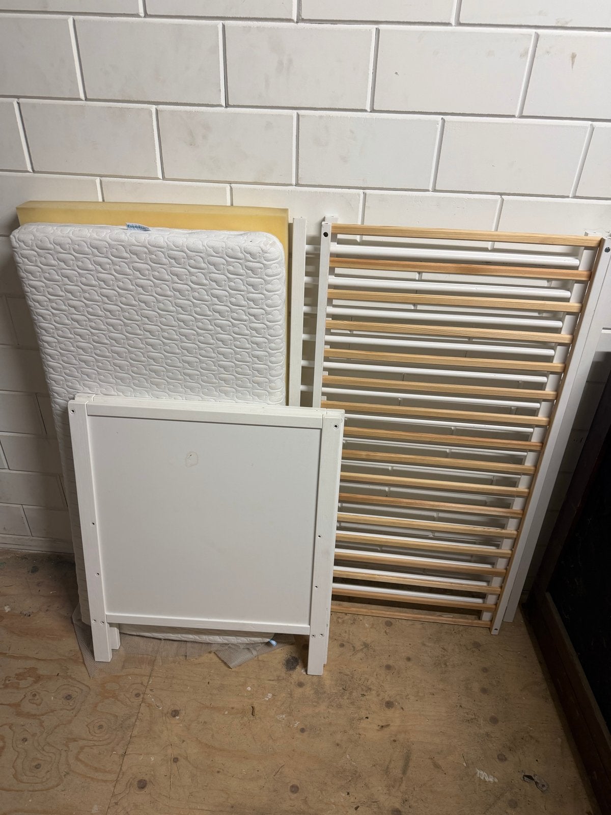 Babybedje met 2 matrassen, Ophalen, Gebruikt, Wit, Hout