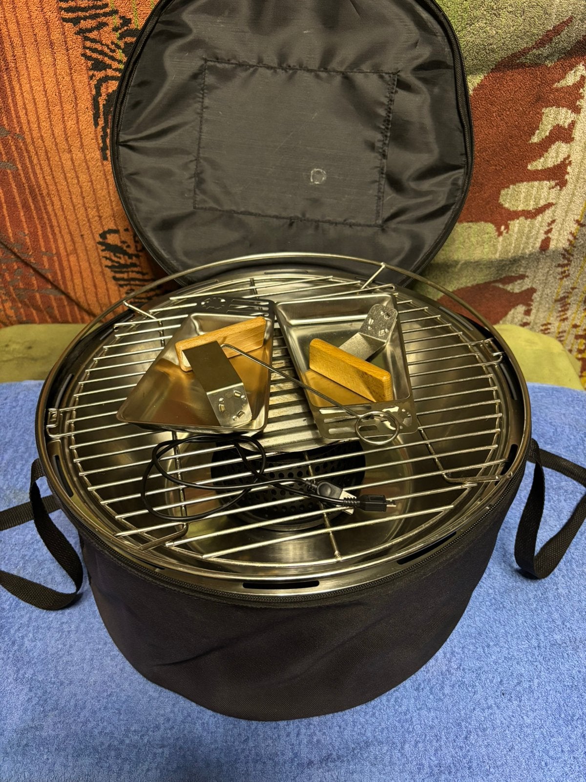 Te koop houtskool BBQ, Tuin en Terras, Houtskoolbarbecues, Ophalen of Verzenden, Zo goed als nieuw