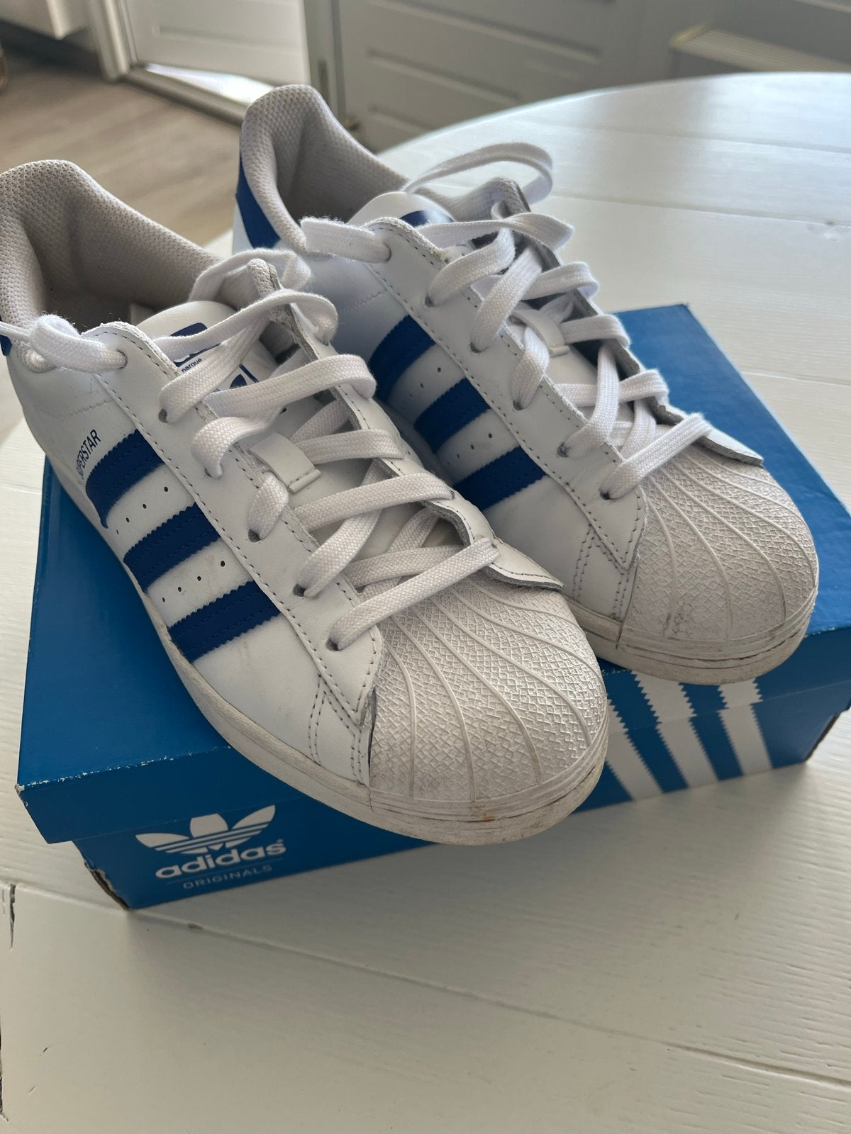 Adidas Superstar sneakers - Maat 38 2/3 - Zo goed als nieuw, Ophalen of Verzenden, Zo goed als nieuw, Wit, Sneakers of Gympen