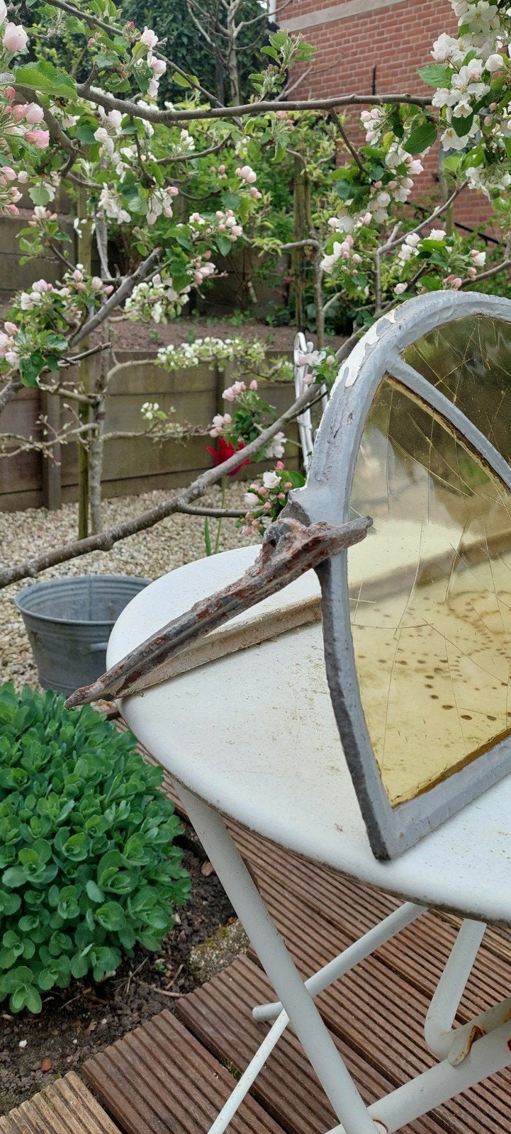 Oud stalraampje, klapraampje, met gekleurd glas, Ophalen