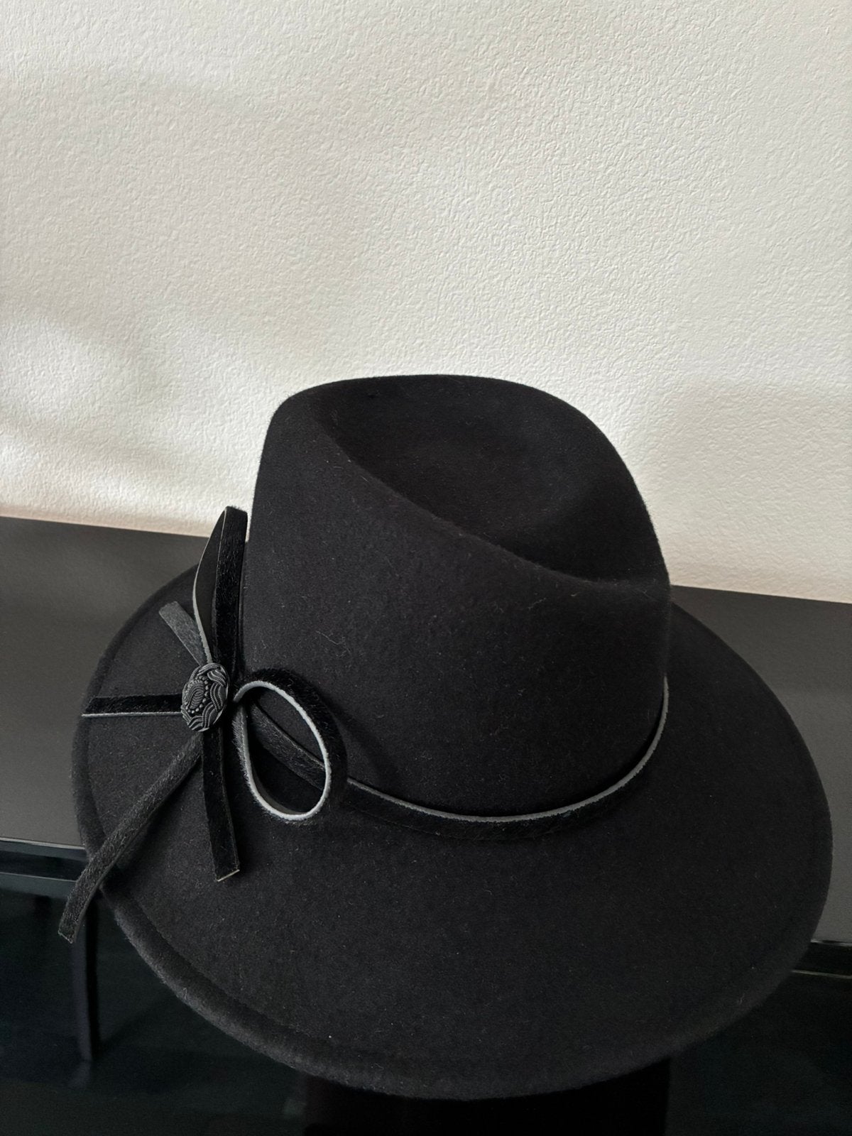 Zwarte dameshoed, Ophalen of Verzenden, Gedragen, Hoed