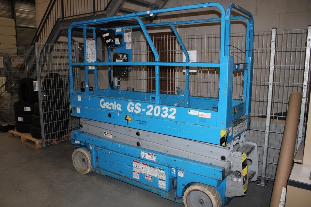 Mobiele hoogwerker GENIE GS-2032 in faillissementsveiling, Ophalen