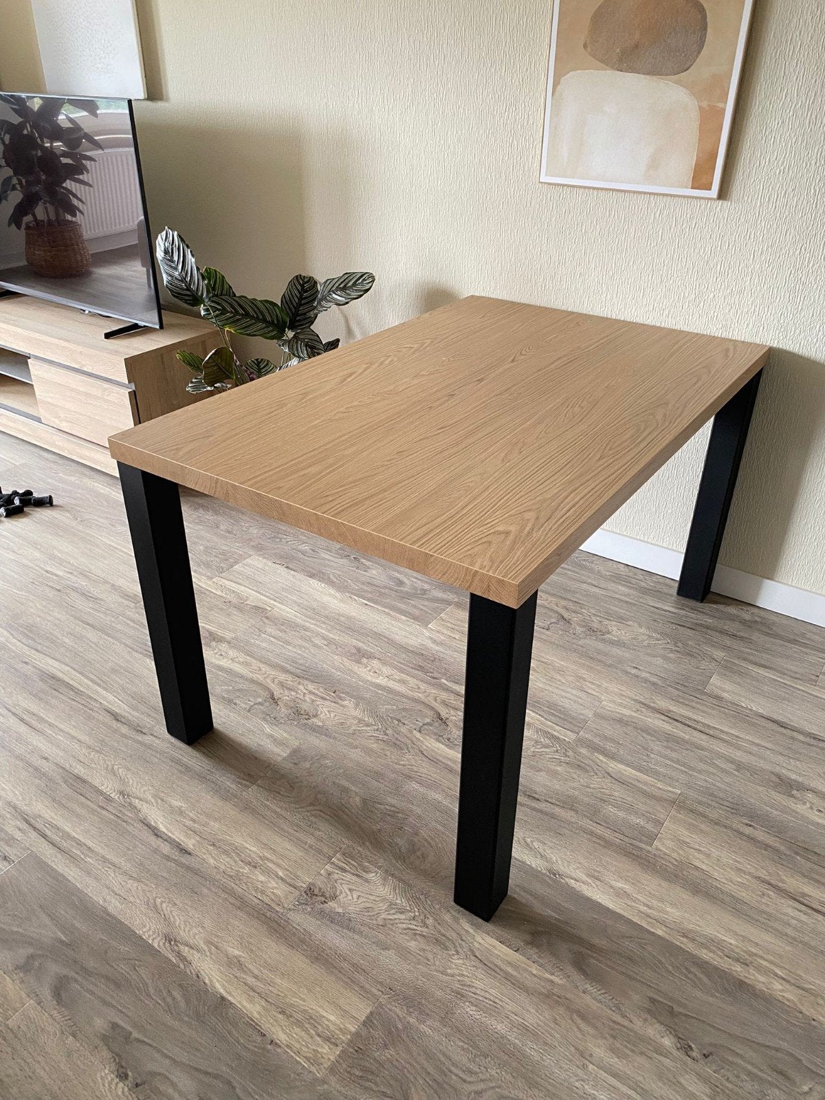 Moderne eettafel met houten blad, zwarte poten van de Hiero, 100 tot 150 cm, 50 tot 100 cm, Zo goed als nieuw, Modern, minimalistisch