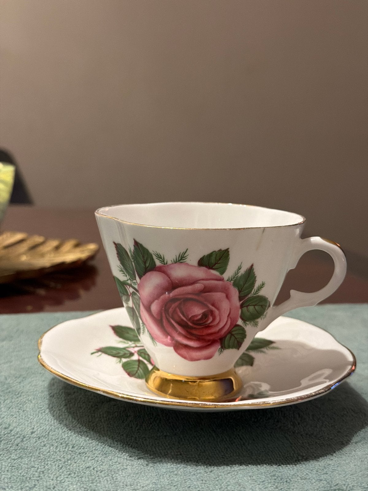 Imperial Fine English China Kop en Schotel aparte vorm/ roos, Ophalen of Verzenden