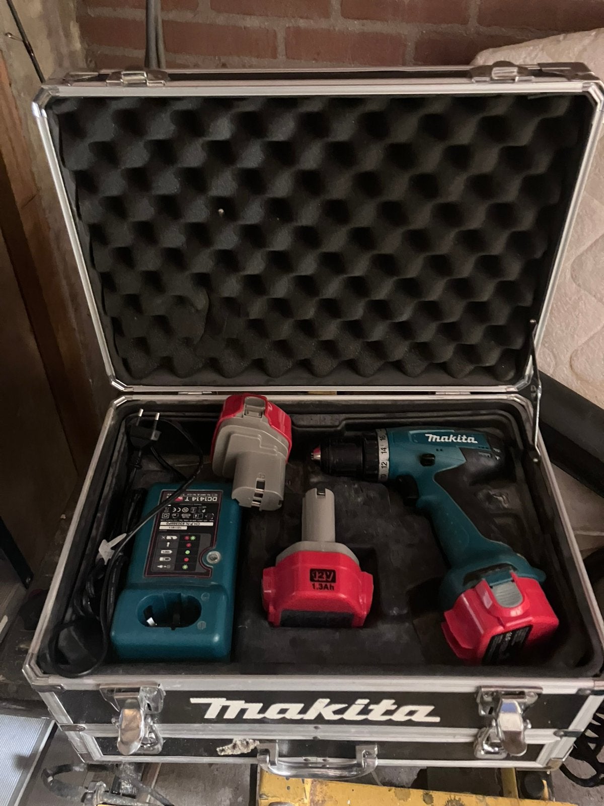 Makita 12V Boormachine met 3 Accu's en Koffer, Doe-het-zelf en Verbouw, Ophalen of Verzenden, Gebruikt, Minder dan 400 watt, Boormachine