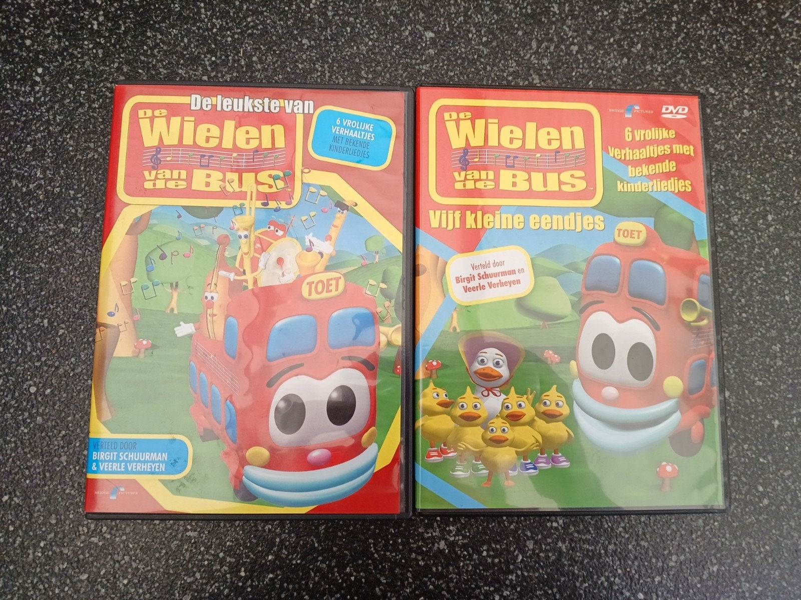 2x DVD De Wielen van de Bus - Kinderliedjes, Gebruikt, Alle leeftijden, Overige typen, Educatief