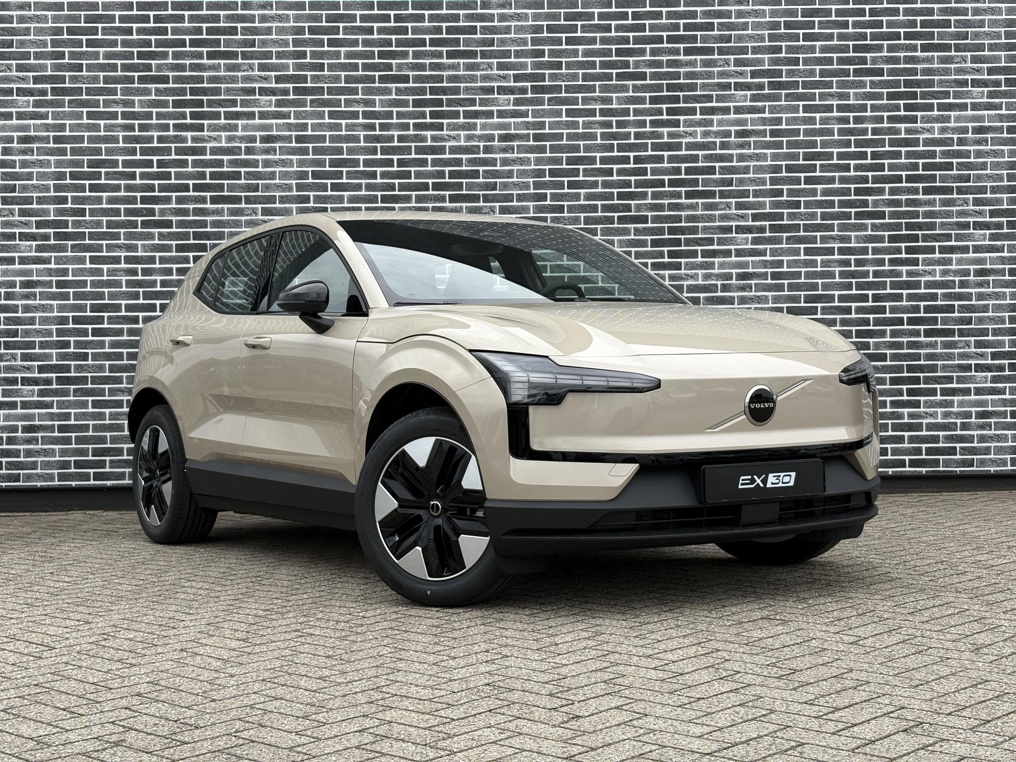 Volvo EX30 P3 Plus Europa 51 kWh | Verwarmde voorstoelen en, Auto's, Volvo, Automaat, 12 maanden, Achterwielaandrijving, Leder en Stof
