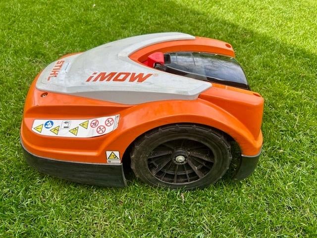 Stihl Robotmaaier met overkapping en nieuw onderhoud, Tuin en Terras, Ophalen, Stihl, Gebruikt, Met regensensor