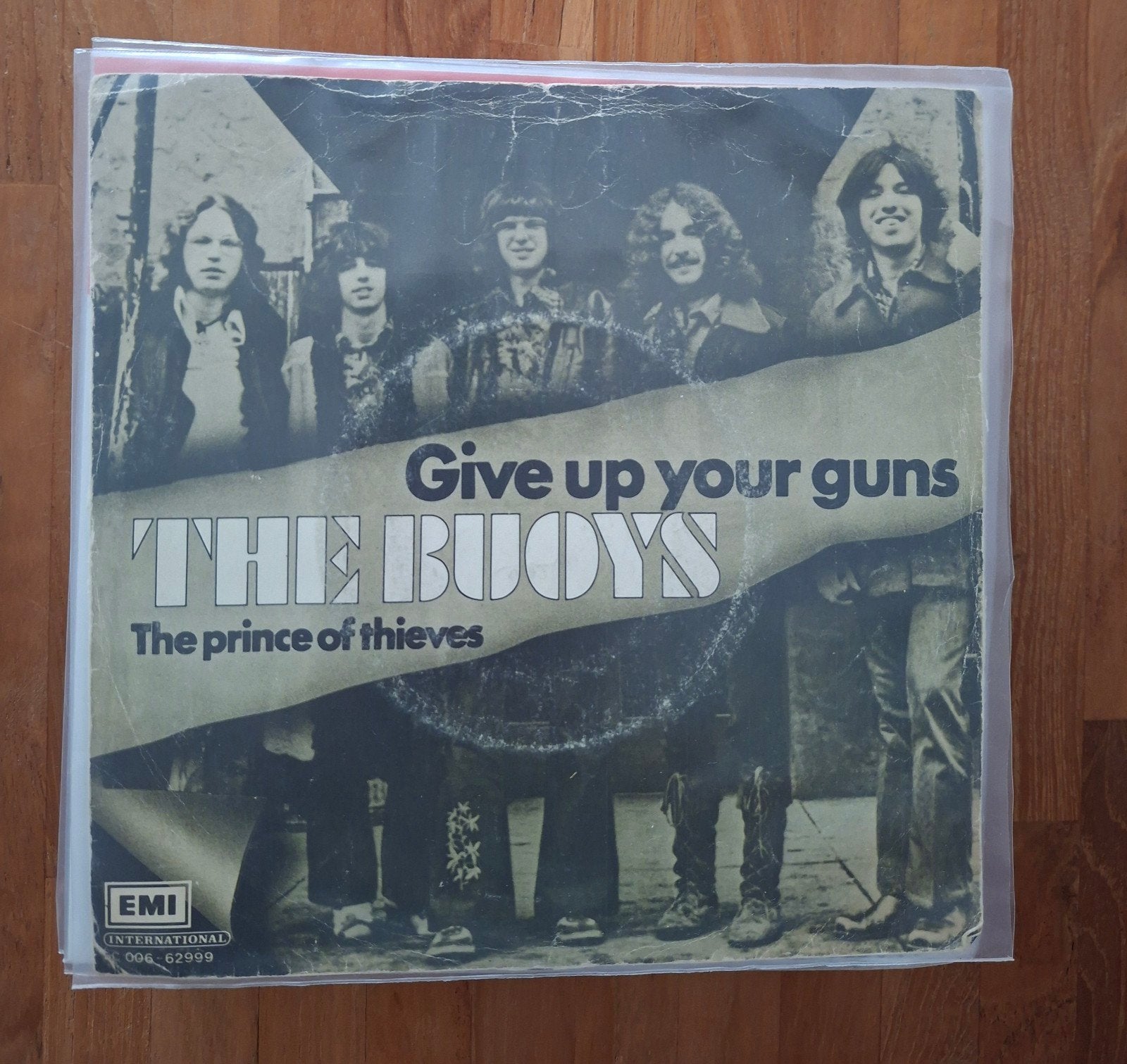 Buoys - Give up your guns - Single is TOP, Verzenden, Gebruikt, 7 inch, Pop