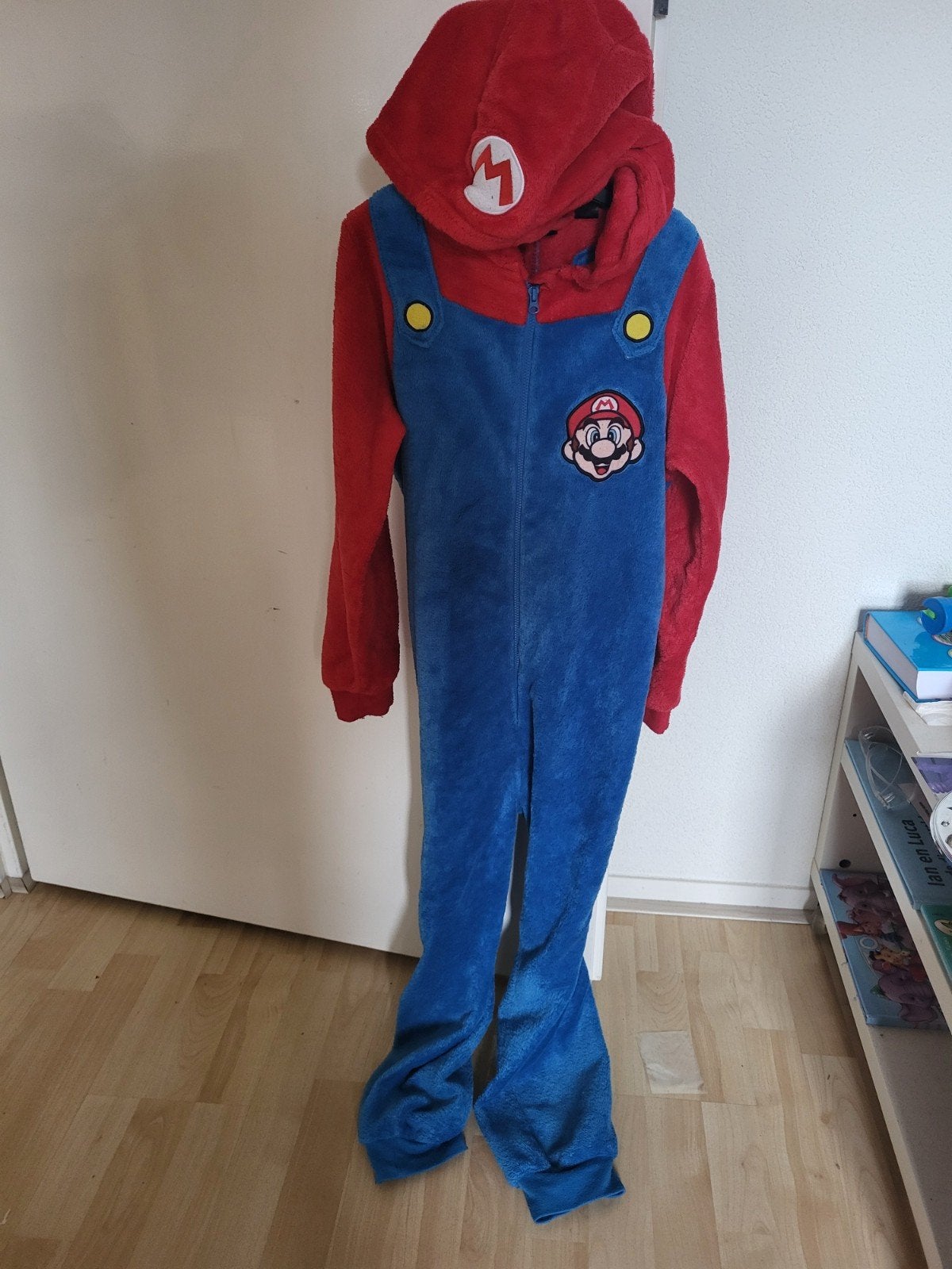 mario  onesie maat 116, Kinderen en Baby's, Ophalen of Verzenden, Zo goed als nieuw, 110 t/m 116, Jongen of Meisje