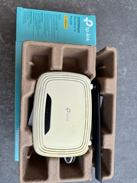 Ietwat vergeelde, maar goede TP-Link N Router, Computers en Software, Routers en Modems, Ophalen of Verzenden, Gebruikt, Router met modem
