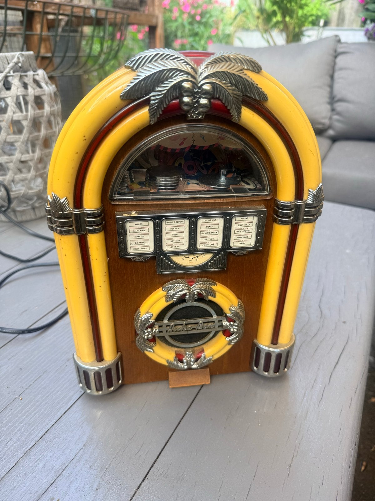 Kleine jukebox radio - Retro design, Verzamelen, Automaten | Jukeboxen, Ophalen, Gebruikt, 1970 tot heden, Overige merken