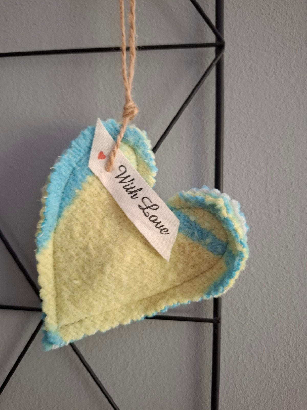 Decoratief hartje van stof - Geel/Blauw met 'With Love', Ophalen of Verzenden, Zo goed als nieuw, Meerkleurig, Textiel