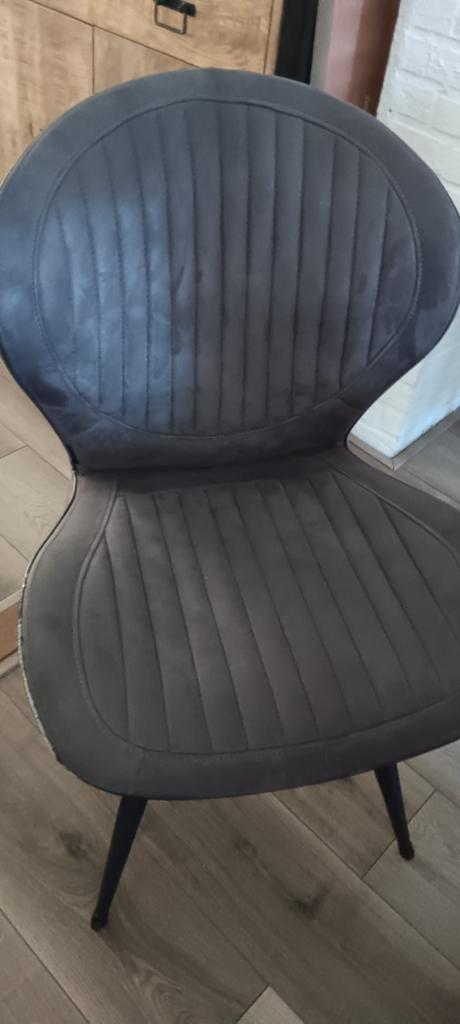 Te koop 4 stoelen antraciet met zwart metalen onderstel 25eu, Ophalen, Vier, Industrieel, Stof