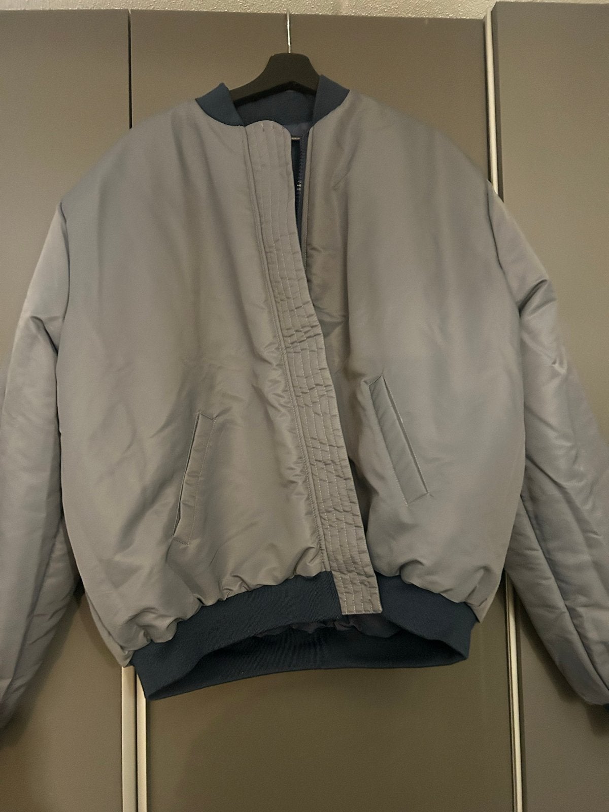 Yeezy Bomber Jacket BB-01 size 2 (M) nieuw, Kleding | Heren, Jassen | Winter, Ophalen of Verzenden, Nieuw, Maat 48/50 (M), Blauw
