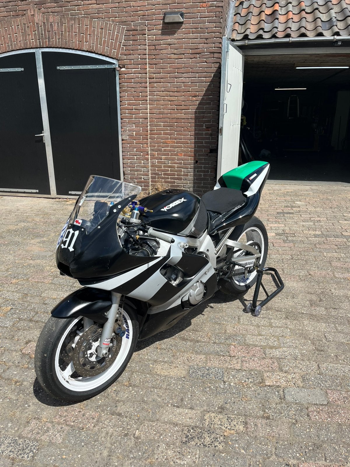 Yamaha r6 1999 circuitmotor, Ophalen